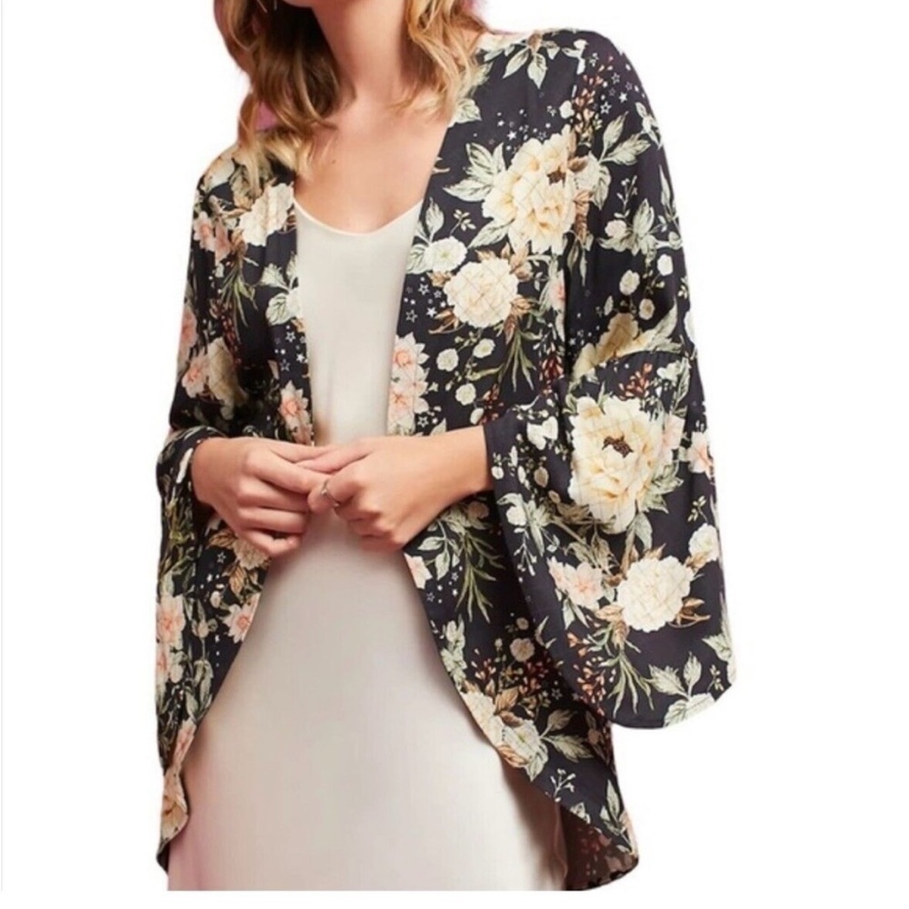FARM Rio- GUC Grey Floral Kimono. Size OS
